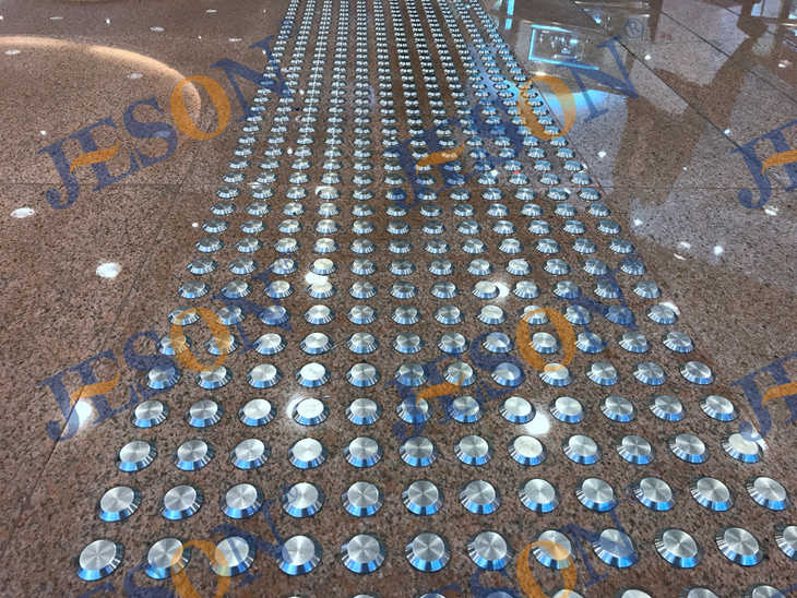 不鏽鋼盲道釘案例：萬泰國（guó）際中（zhōng）心