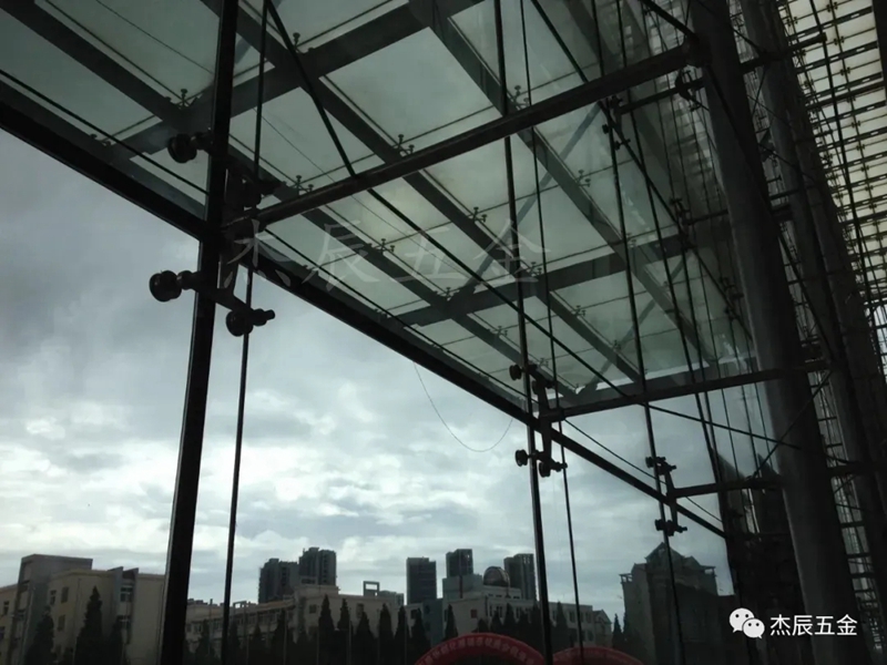 精东天美麻豆果冻传媒mv幕牆案例：青島國際會展中（zhōng）心