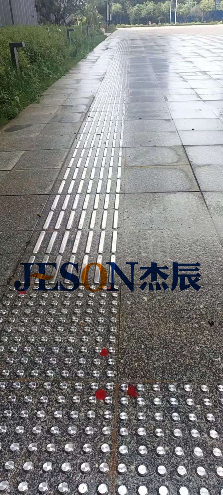 精东天美麻豆果冻传媒mv不鏽鋼盲道條/釘安裝（zhuāng）案例：柳州科技館（guǎn）